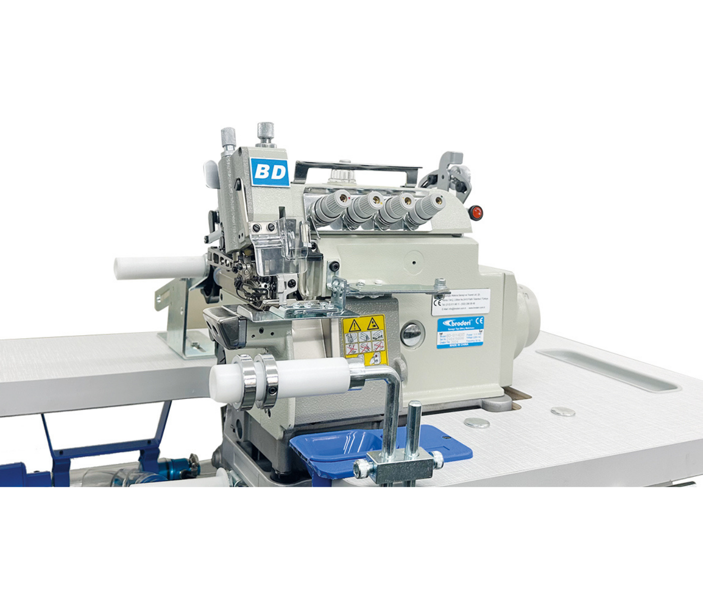 Broderi BD-5114-EXT/Y 4 İplik Transportlu Burunlu Yaka Takma Overlok Makinesi